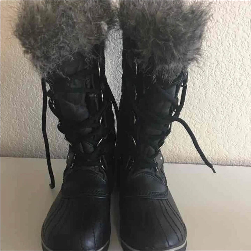 Black SOREL boots